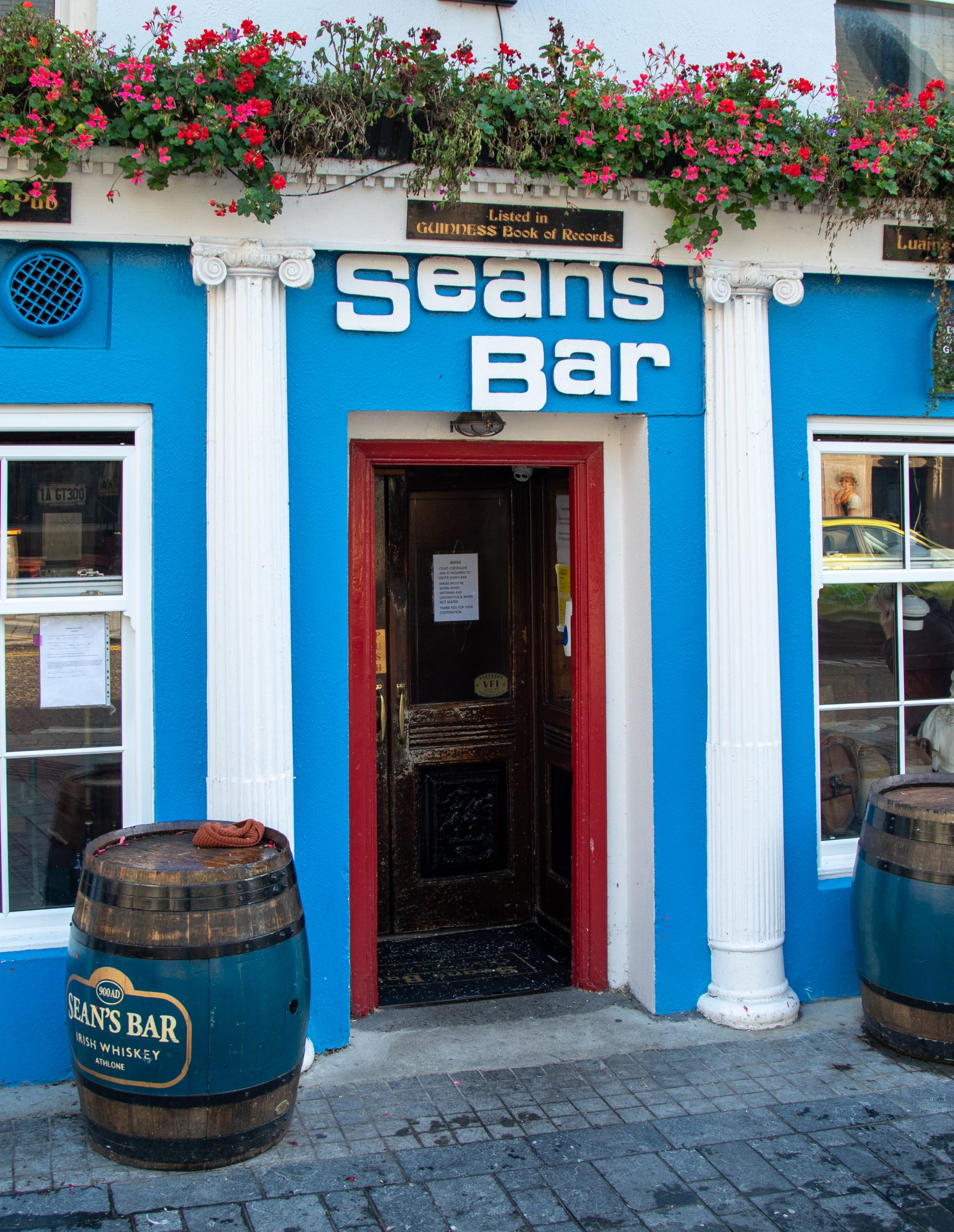 Seans Bar entrance
